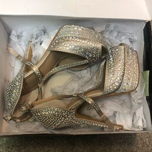 Rhinestone bridal collection from Thalia Sodi